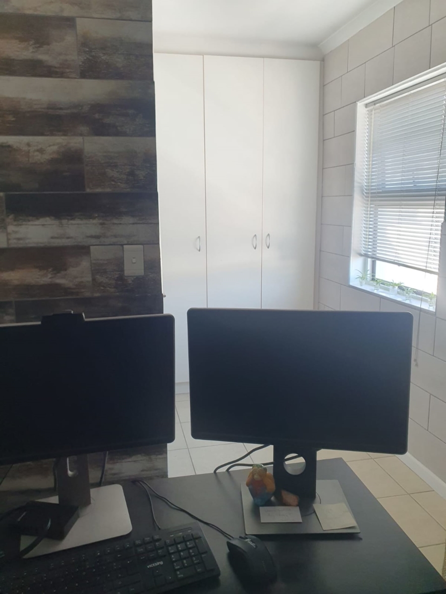 2 Bedroom Property for Sale in Maitland Western Cape